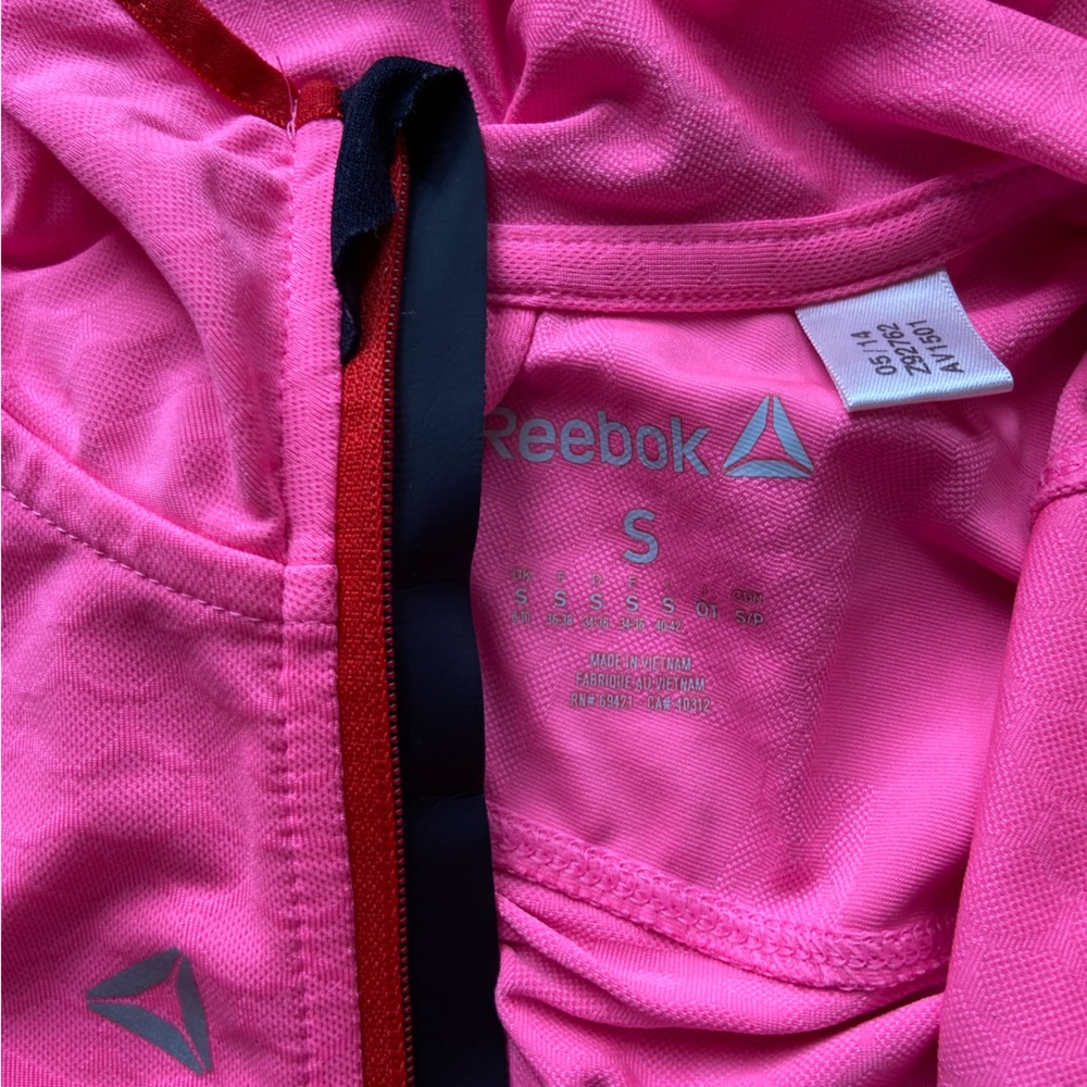 Reebok top - Picture 2 of 2